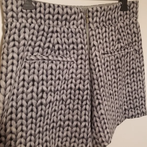 Mini Shorts - Picture 4 of 4